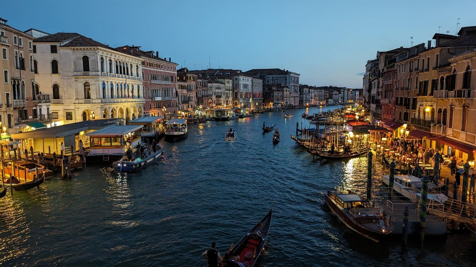 Venice travel guide and rialto bridge